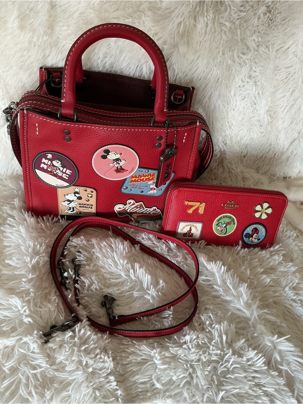 Coach Disney X Red Leather Minnie Mouse with Patches Rogue 25 with Wallet - Picture 2 of 11